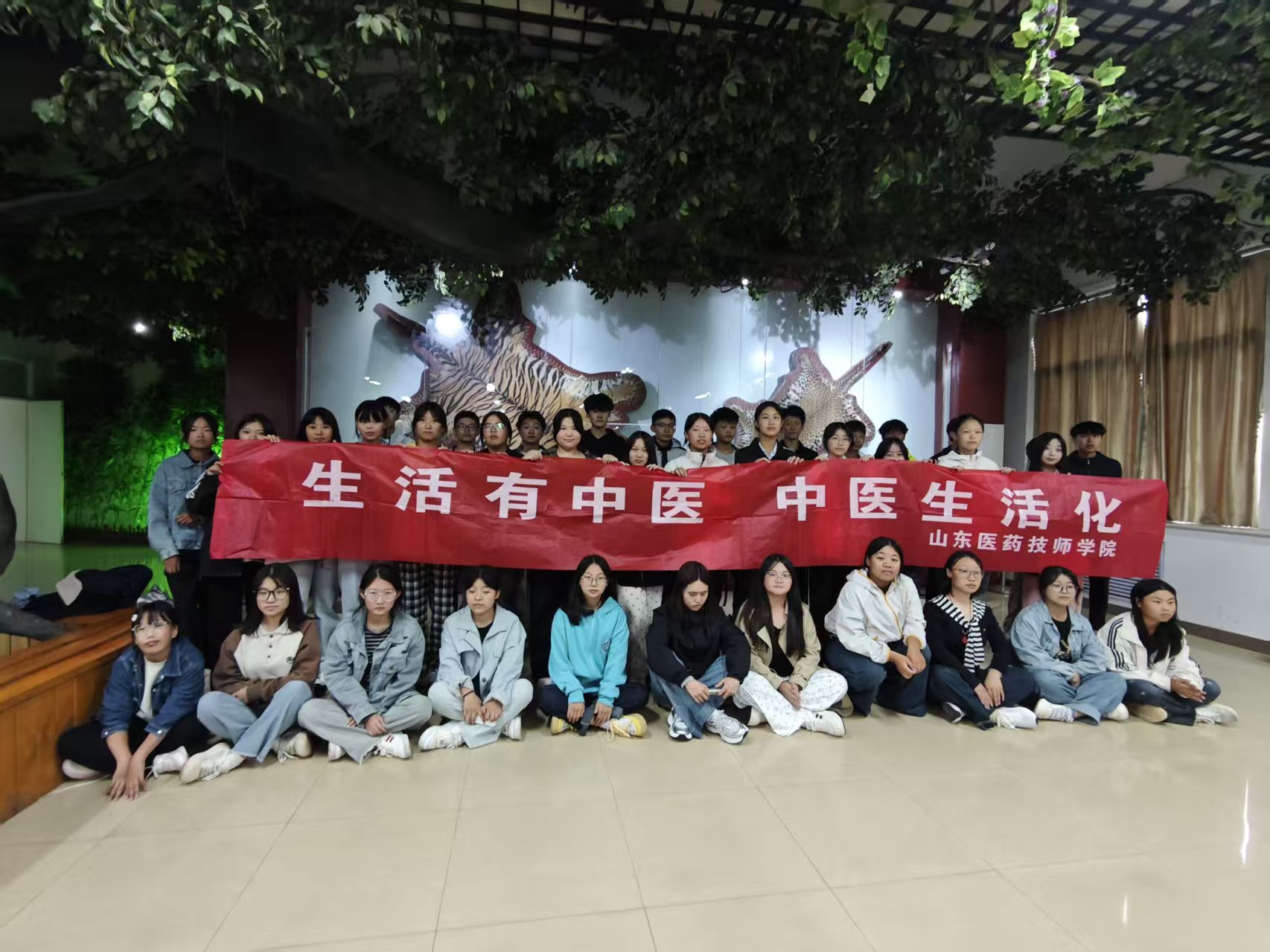 学院与泰安科协联合科普实践活动1-2.jpg